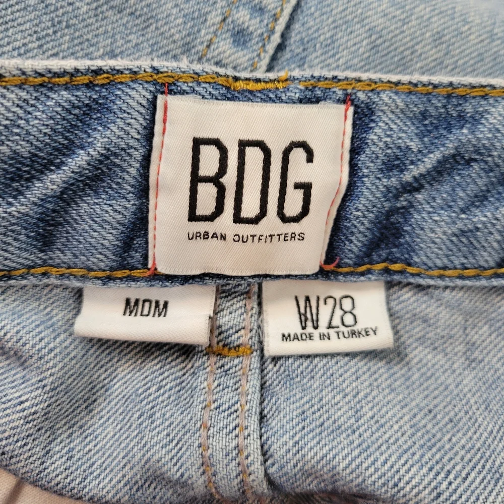 BDG‎ Urban Outfitters High-Waisted Mom Light Wash Jeans, Size Womens 28